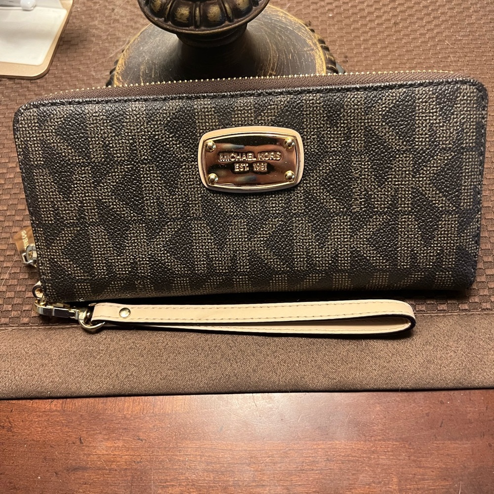 Large Micheal Kors wallet